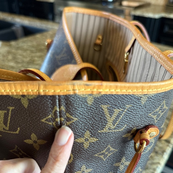 Louis Vuitton Neverfull MM - Picture 7 of 16